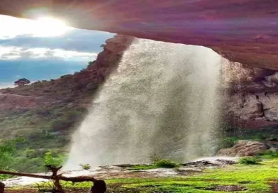 Cascada Cueva Longa